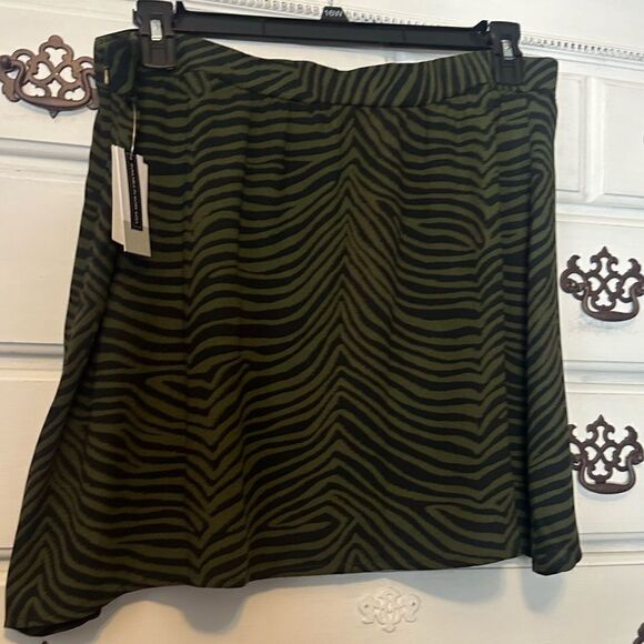 Tiger Print Mini Skirt‎ - Picture 3 of 12